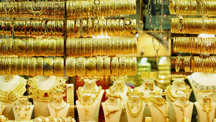 gold jewelry display
